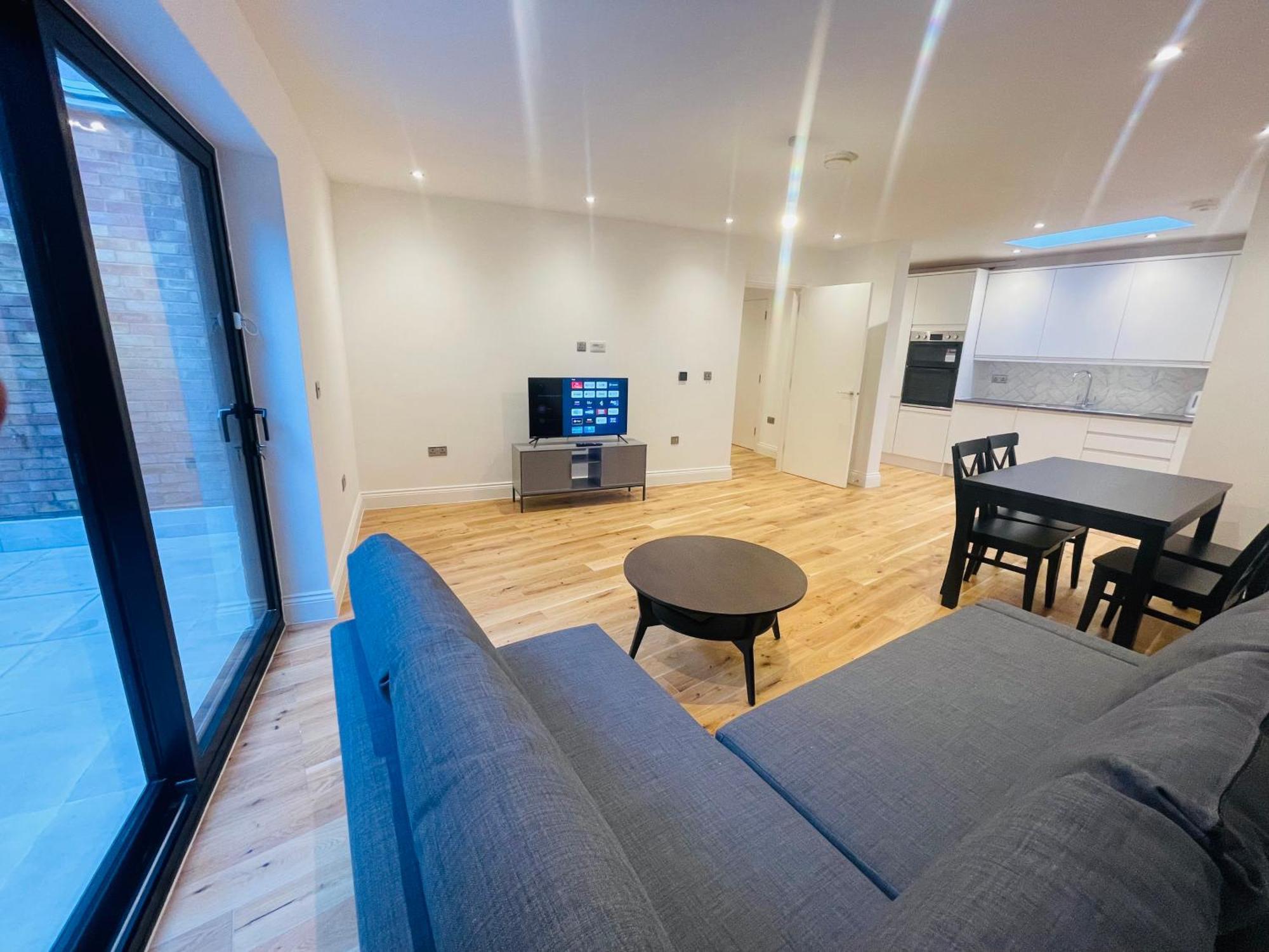 Apartment Fully Furnished Duplex In Askew Road