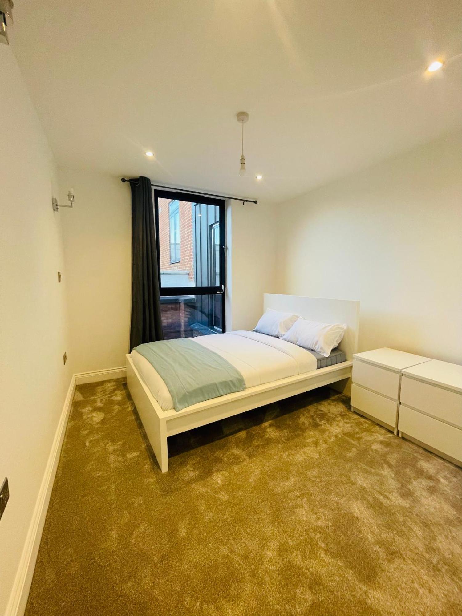Apartment Fully Furnished Duplex In Askew Road London