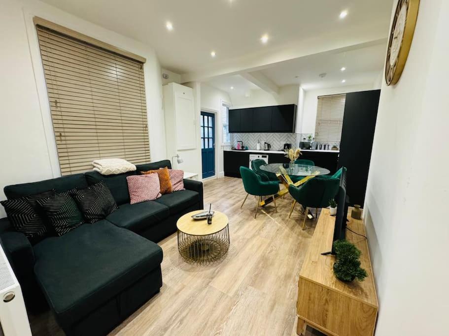 10 Min From Stratford Shopping Centre, Garden! * London