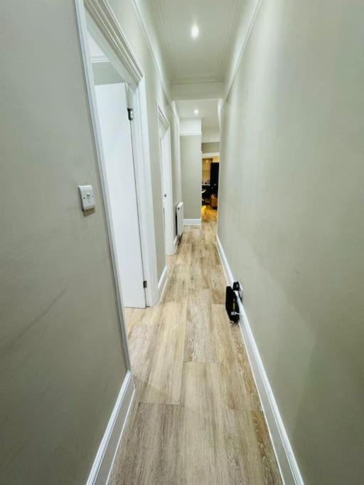 10 Min From Stratford Shopping Centre, Garden! Apartment *