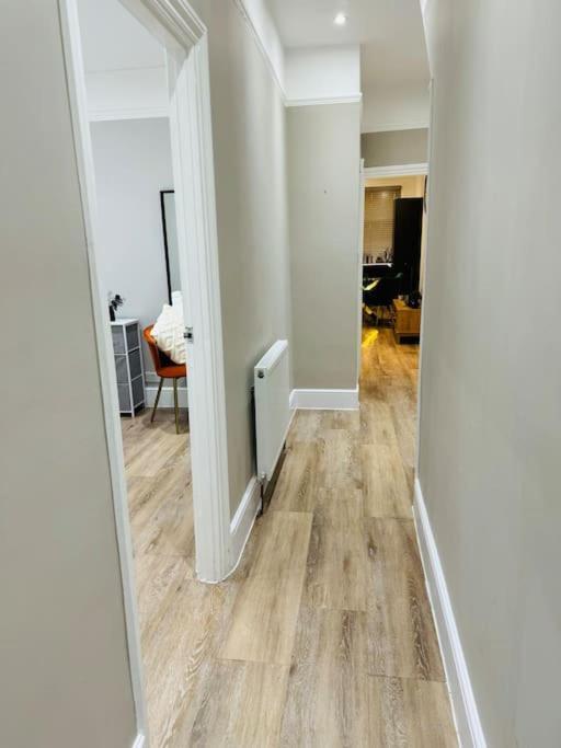 10 Min From Stratford Shopping Centre, Garden! Apartment *