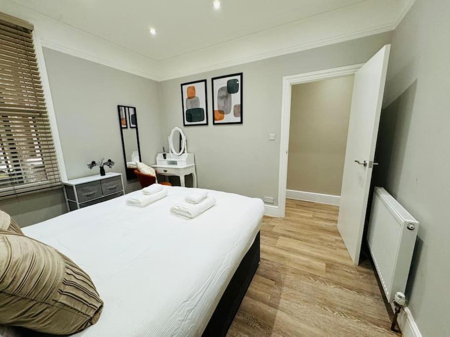 10 Min From Stratford Shopping Centre, Garden! London