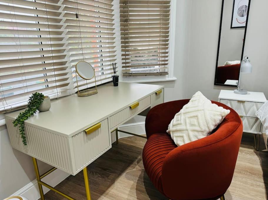 10 Min From Stratford Shopping Centre, Garden! London