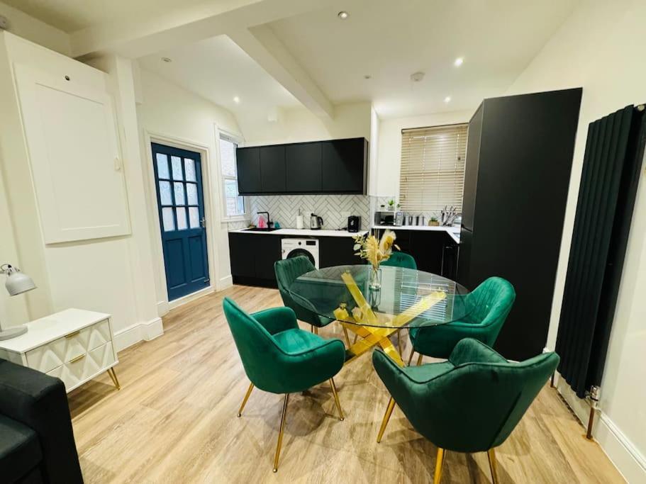 10 Min From Stratford Shopping Centre, Garden!