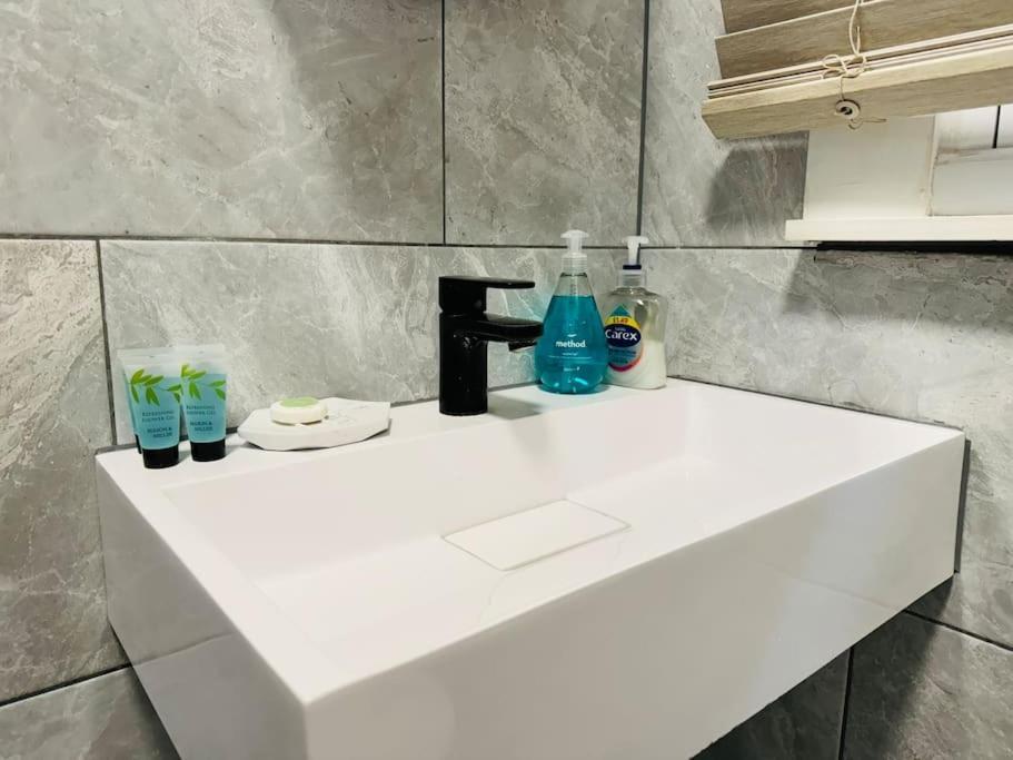 10 Min From Stratford Shopping Centre, Garden! London