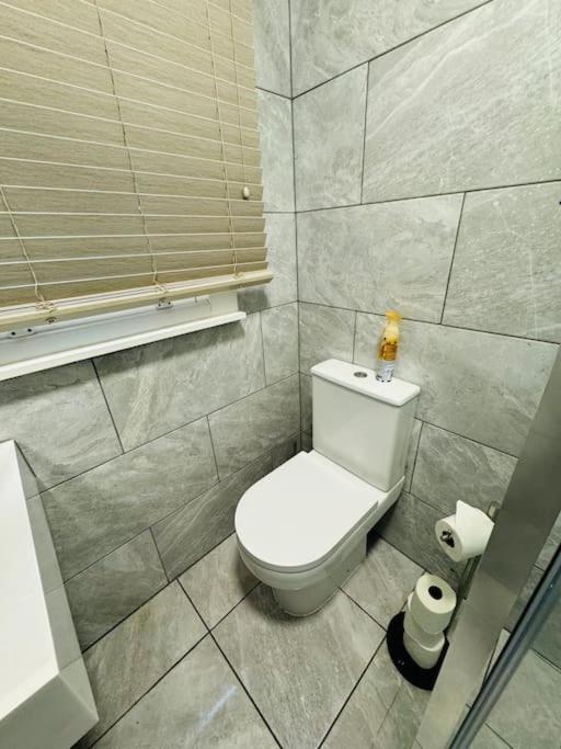 10 Min From Stratford Shopping Centre, Garden! Apartment