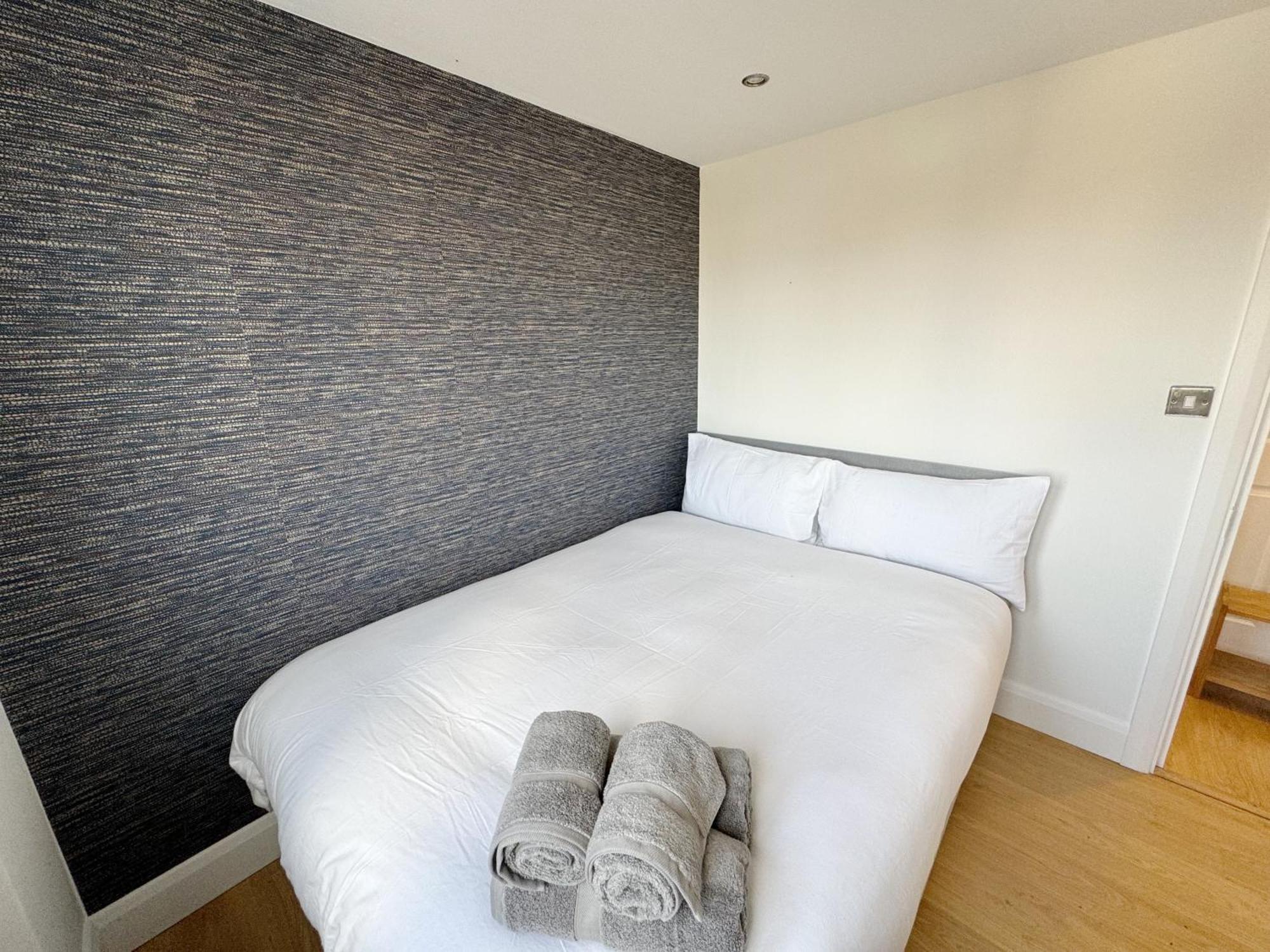 Budget Double In Acton, Near & Heathrow * London