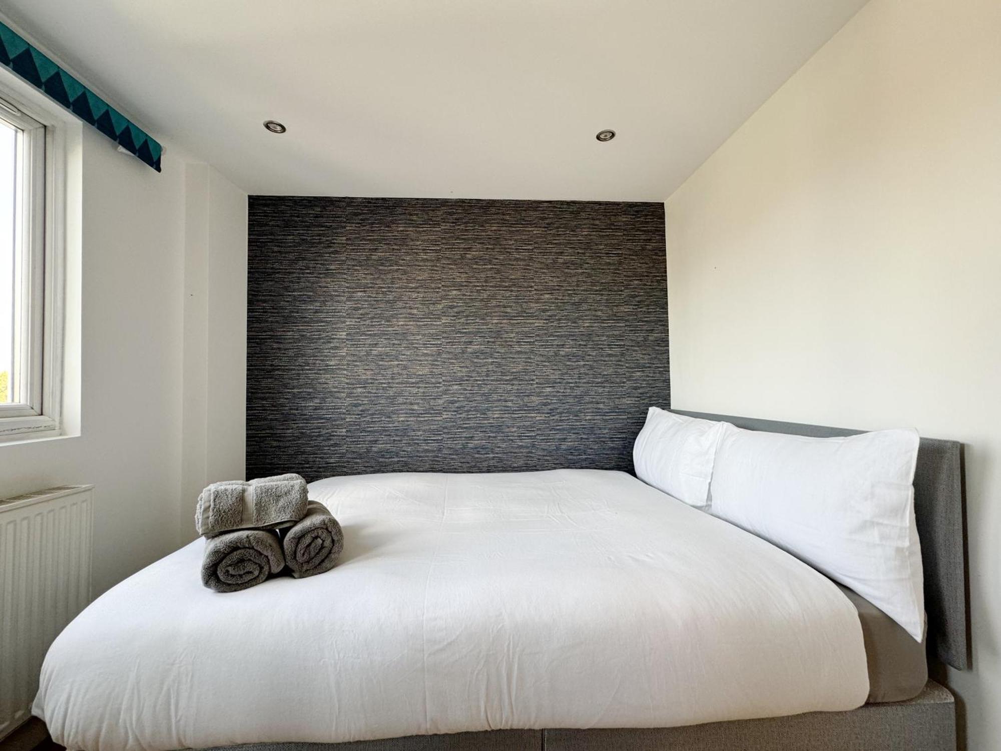 Budget Double In Acton, Near & Heathrow Homestay London