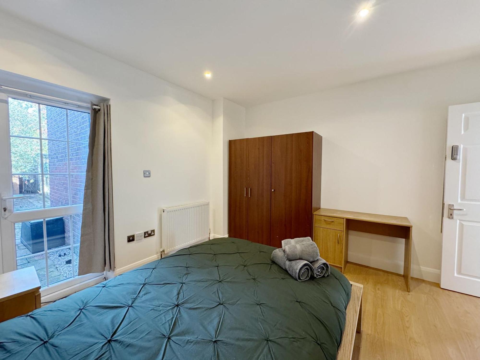 Homestay Budget Double In Acton, Near & Heathrow