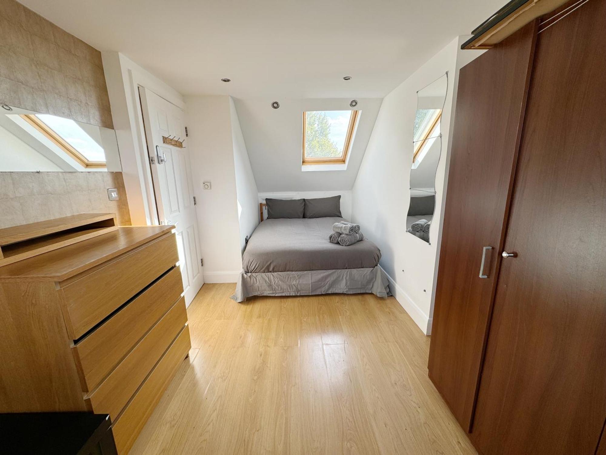 Homestay Budget Double In Acton, Near & Heathrow London