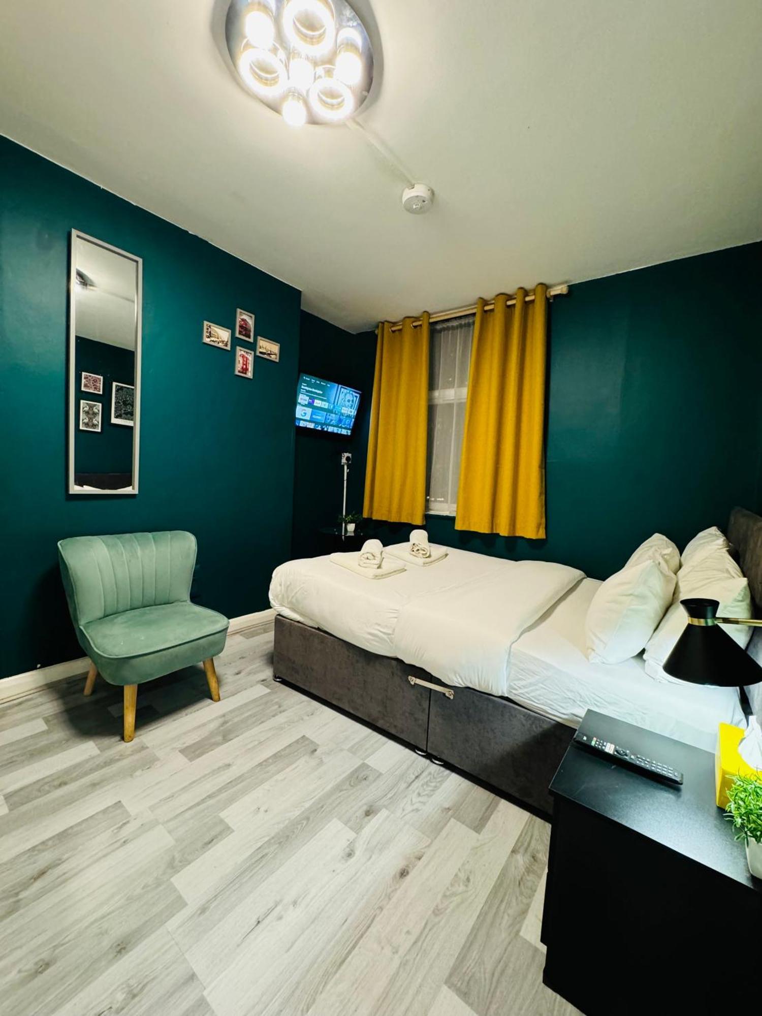 Unique Studio Flat In City 1110 Apartment