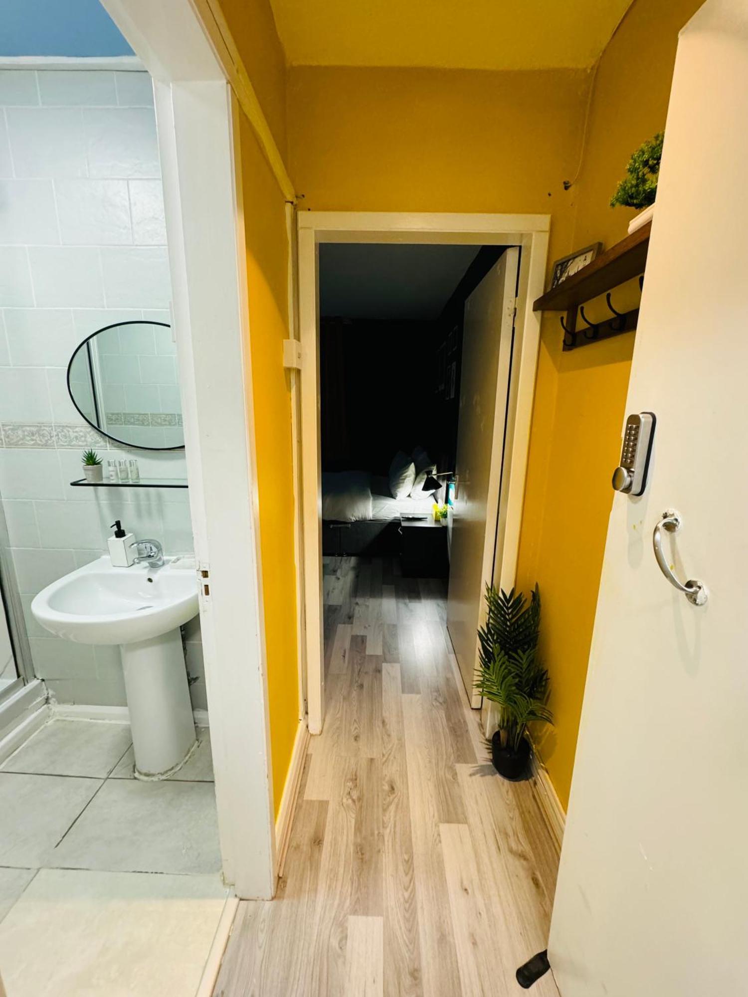 Apartment Unique Studio Flat In City 1110