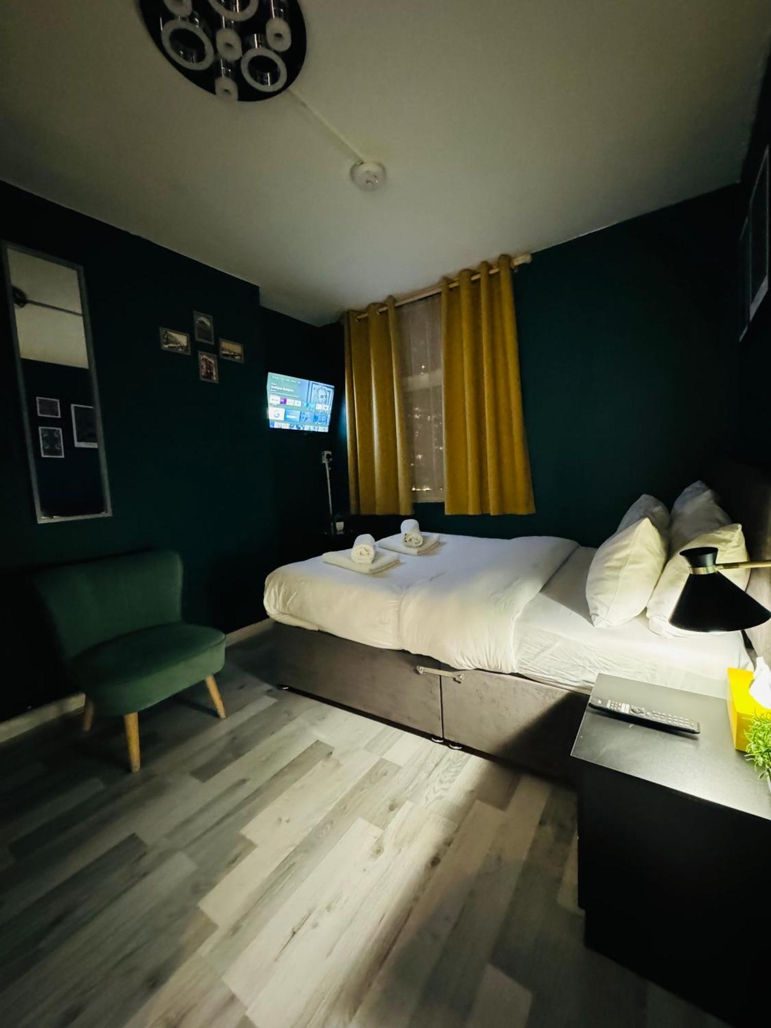 Unique Studio Flat In City 1110 Apartment London