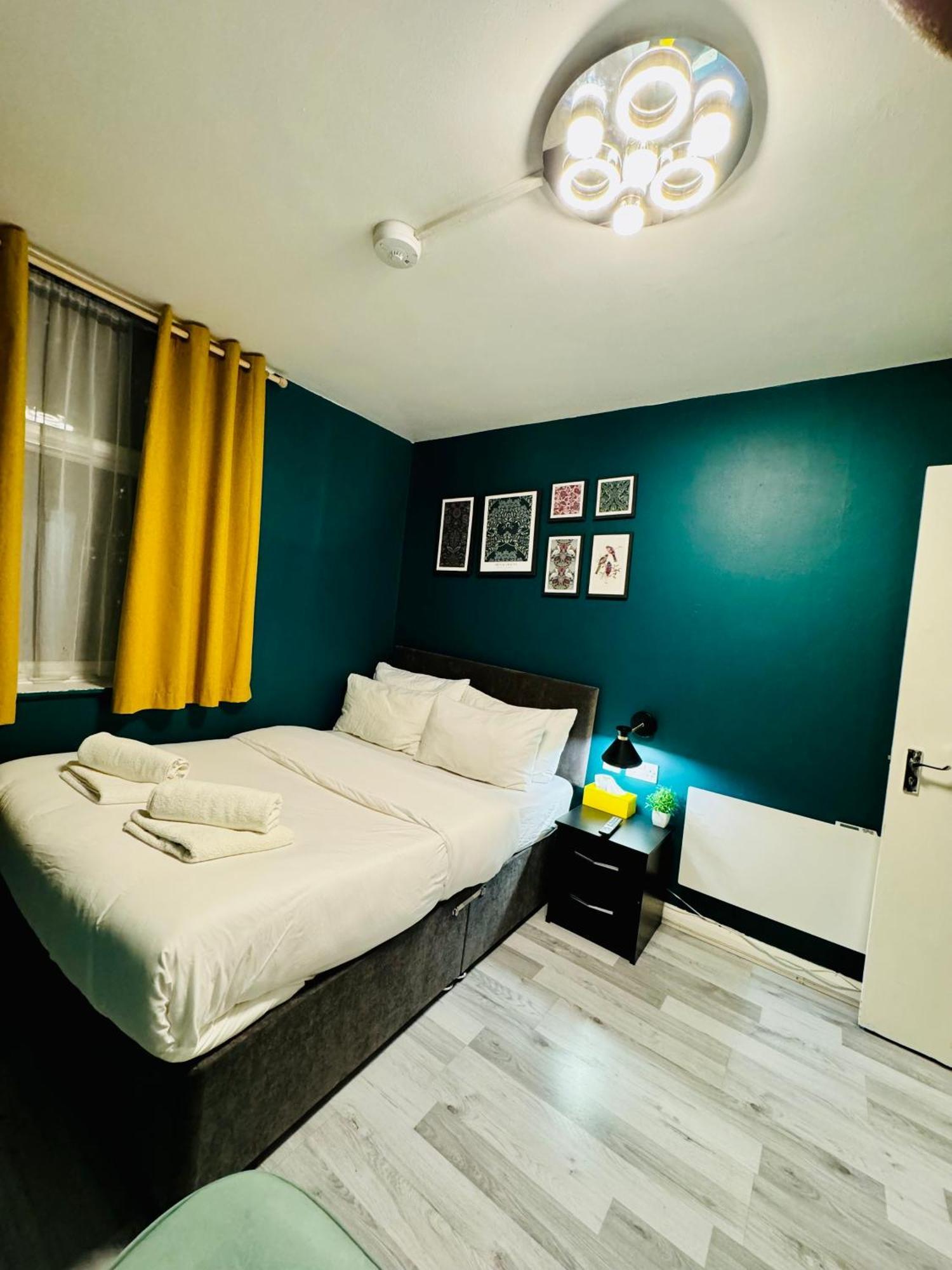 Unique Studio Flat In City 1110 London