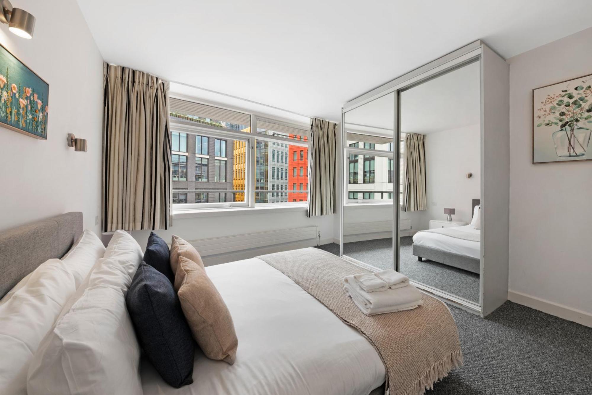 Apartment 2 Bed Apartment- London- Lift & Balcony