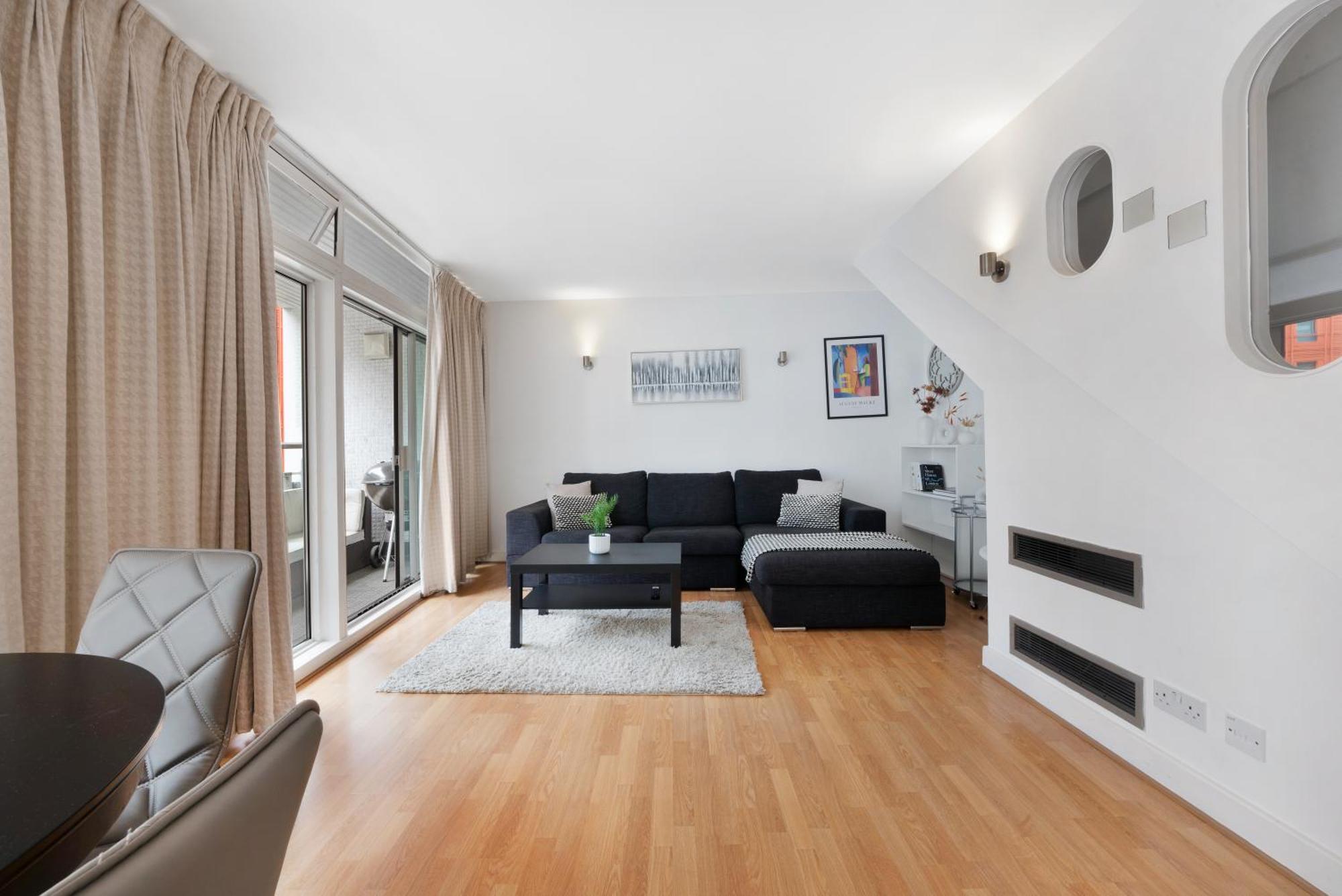 Apartment 2 Bed Apartment- London- Lift & Balcony *