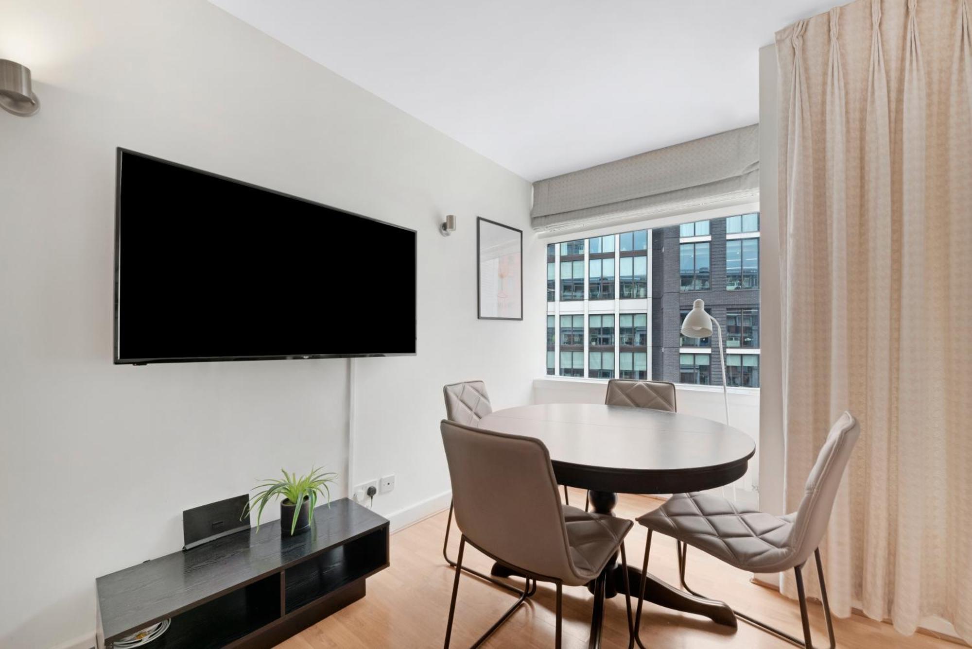 2 Bed Apartment- London- Lift & Balcony Apartment London