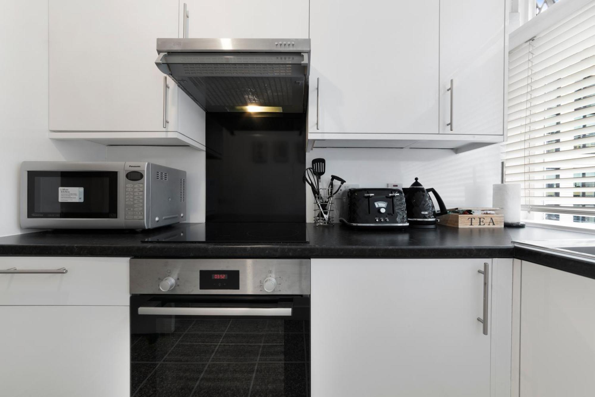 Apartment 2 Bed Apartment- London- Lift & Balcony London
