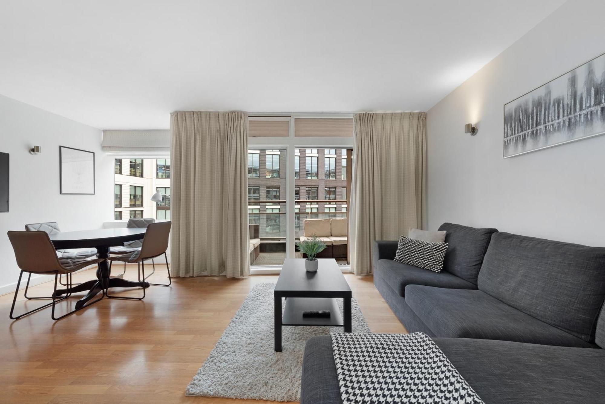 2 Bed Apartment- London- Lift & Balcony Apartment