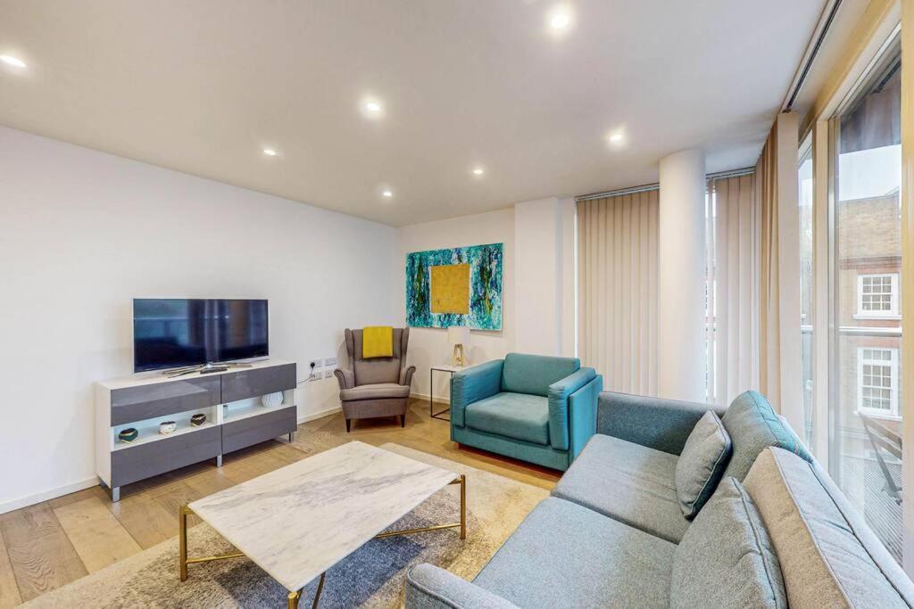 Stylish 3 Bedroom In The Heart Of Clerkenwell Apartment London