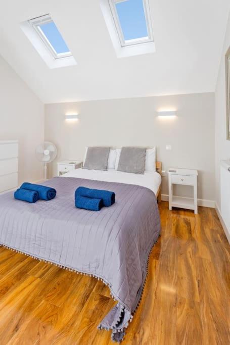 Two Bed In Leytonstone Apartment London