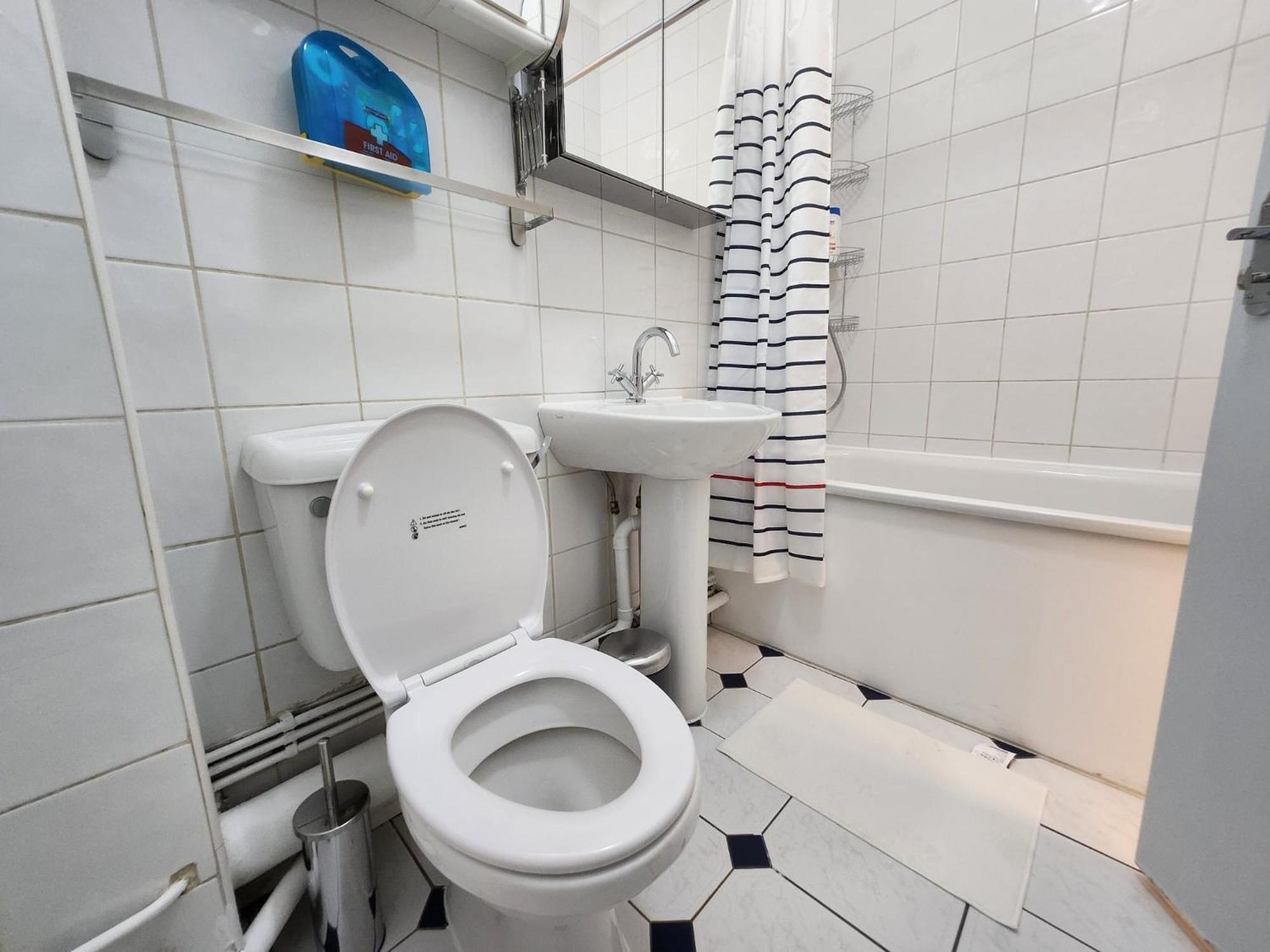 St 6 - 2 Min Walk From Tube Cozy Apartment