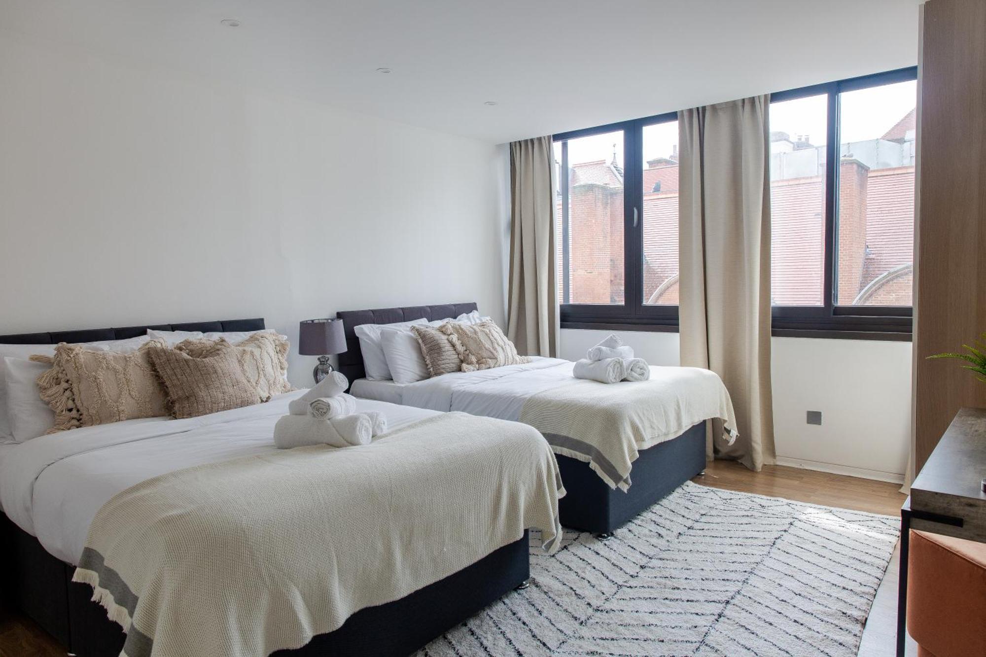 Huge On Oxford Street- Apartment