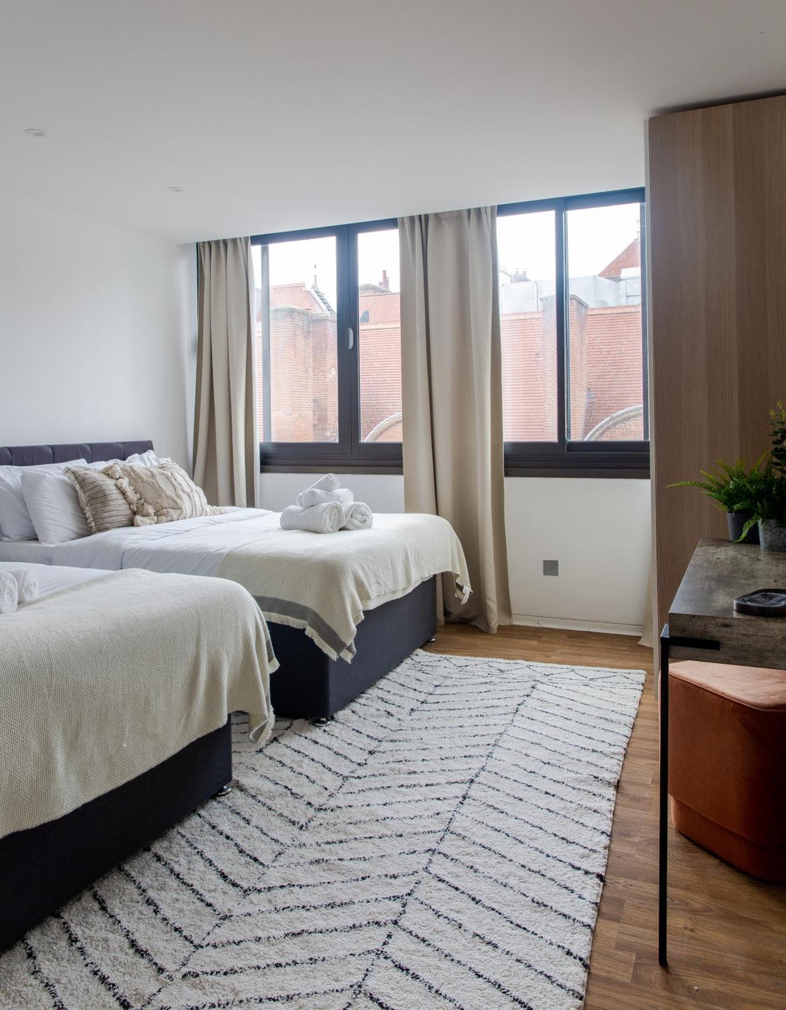 Huge On Oxford Street- Apartment