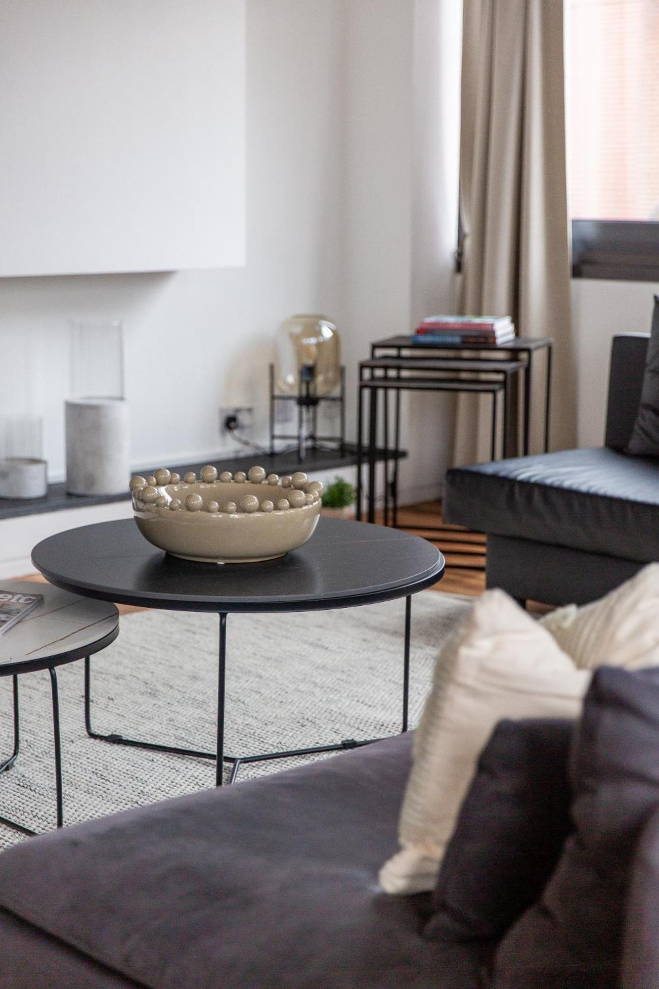 Apartment Huge On Oxford Street- *