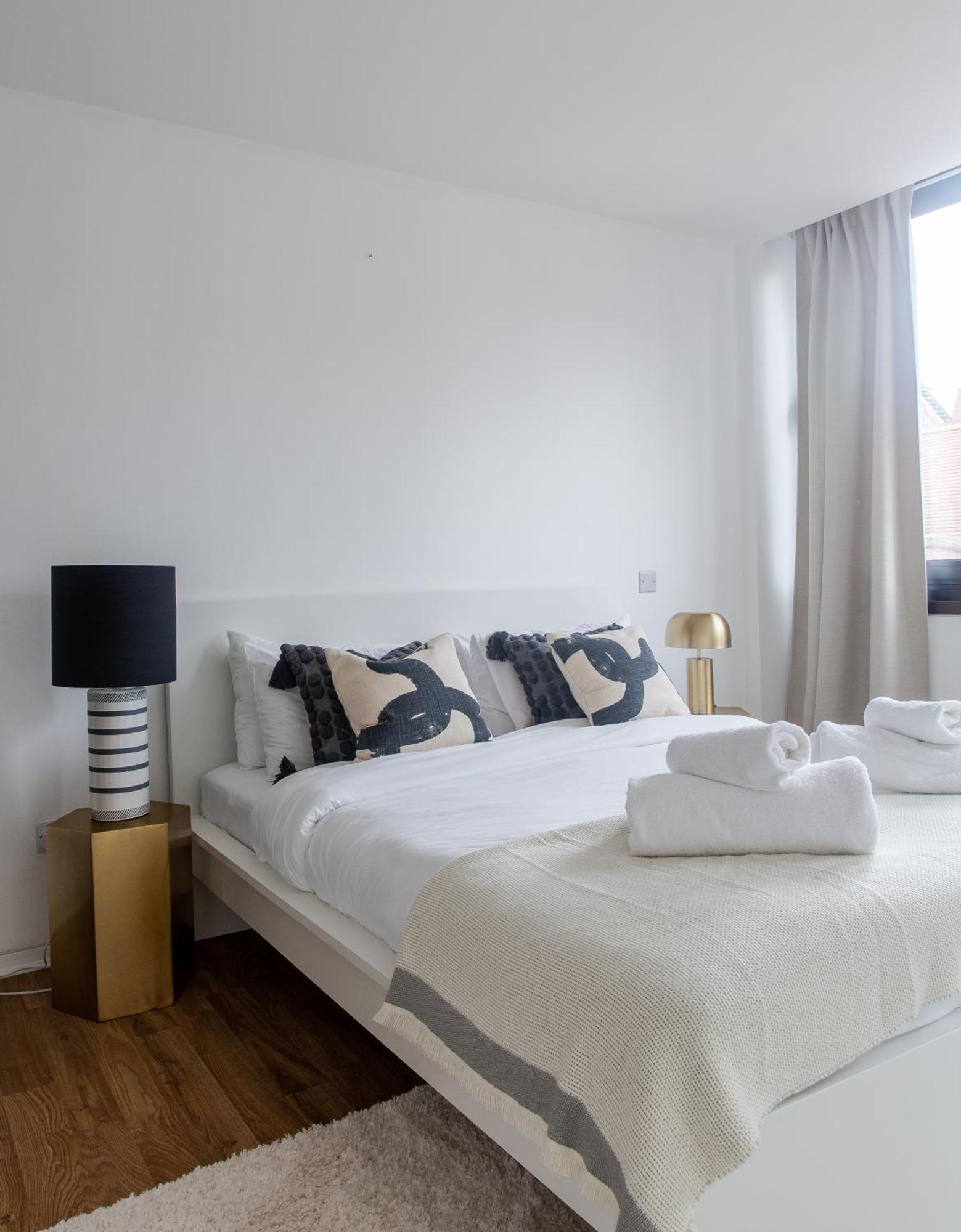 Apartment Huge On Oxford Street-