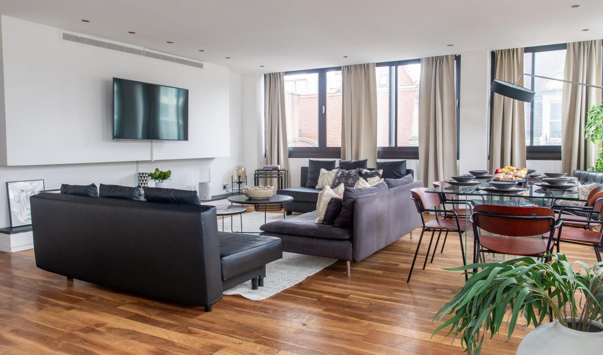 Apartment Huge On Oxford Street-