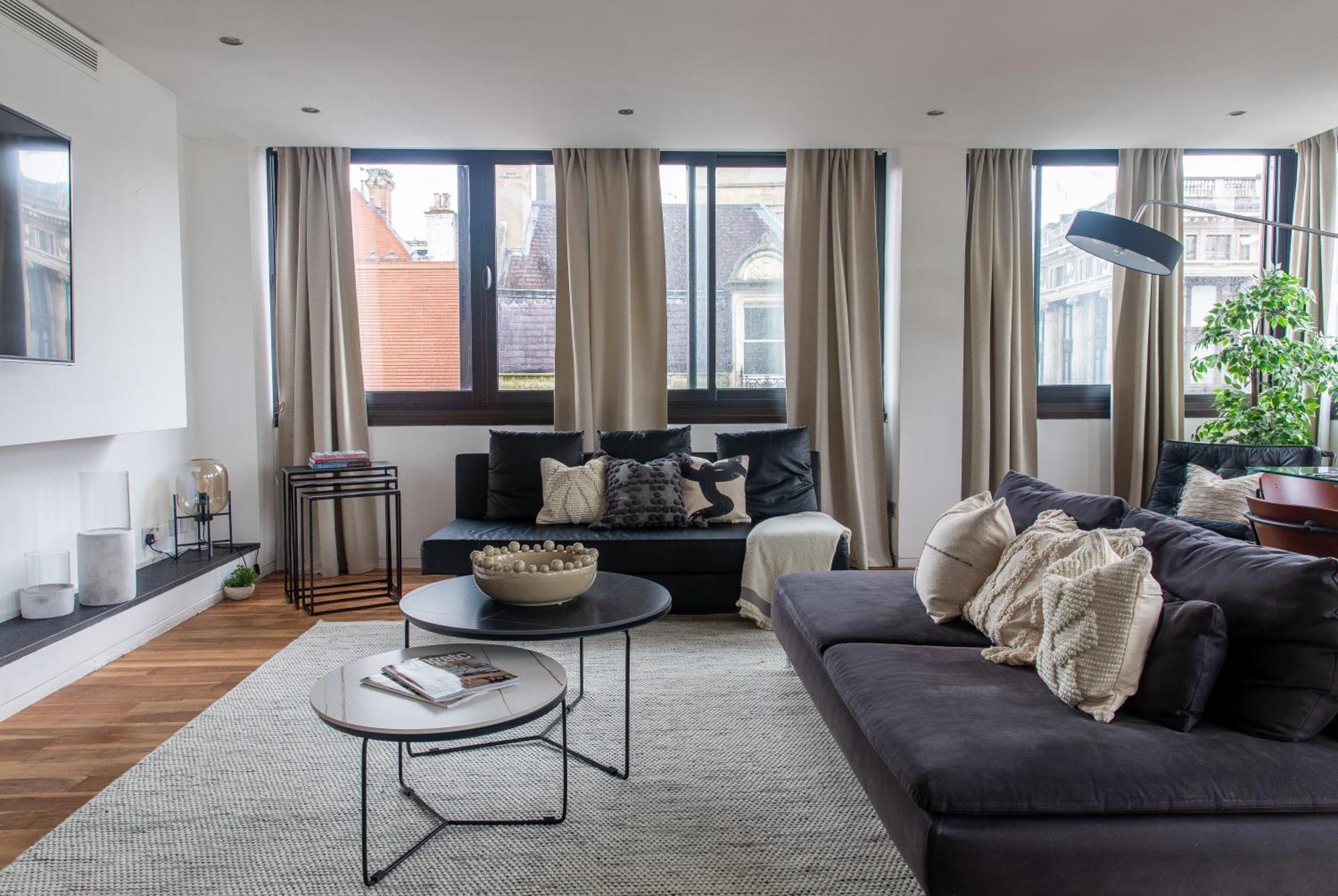 Huge On Oxford Street- Apartment *