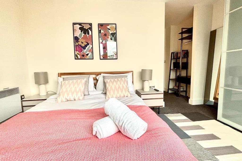 Stunning 2 Bed Ensuite Apartamento *