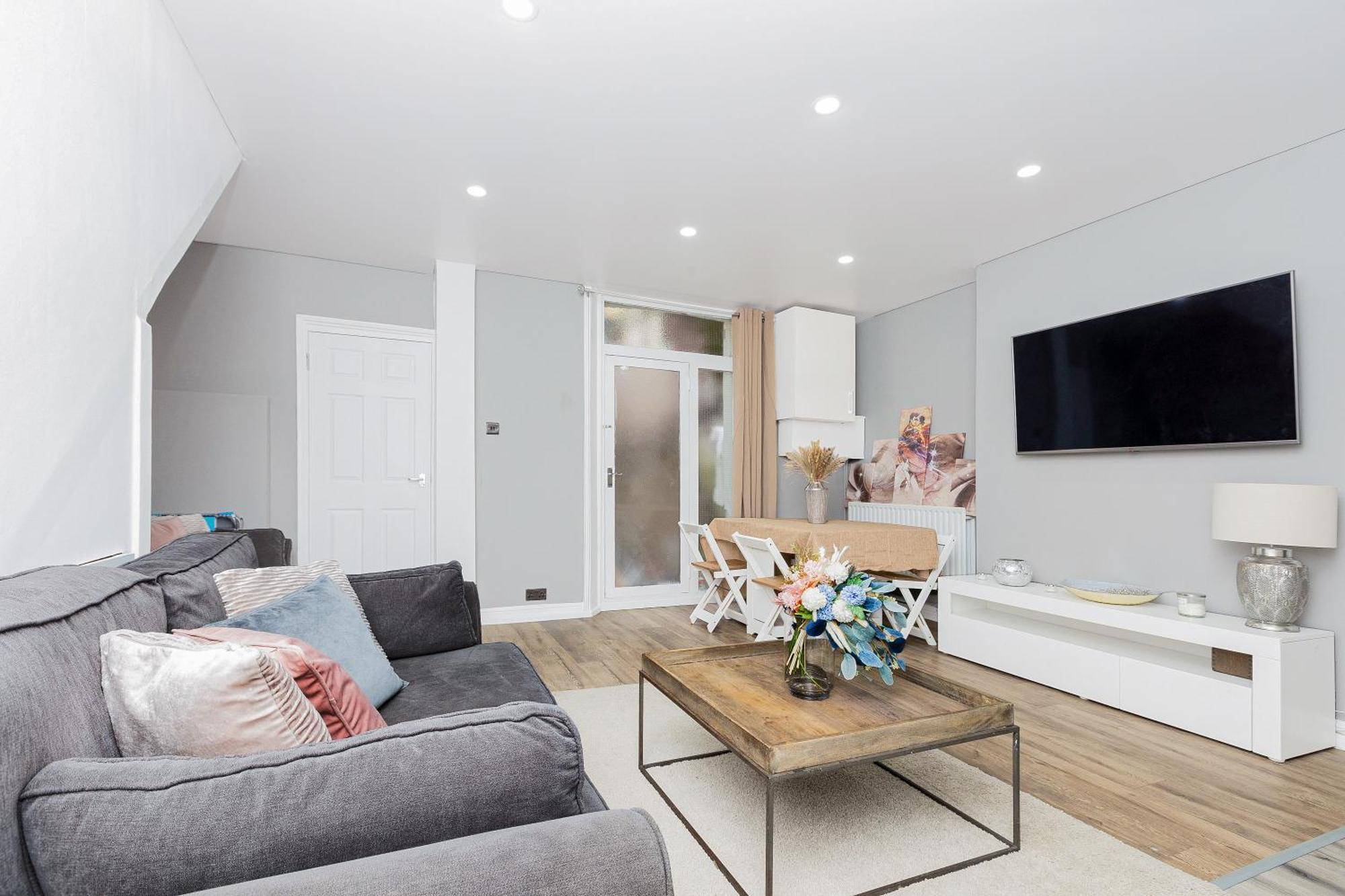 Apartment 2br Flat In Kensington, 2 Mints Earl's Court Tube London