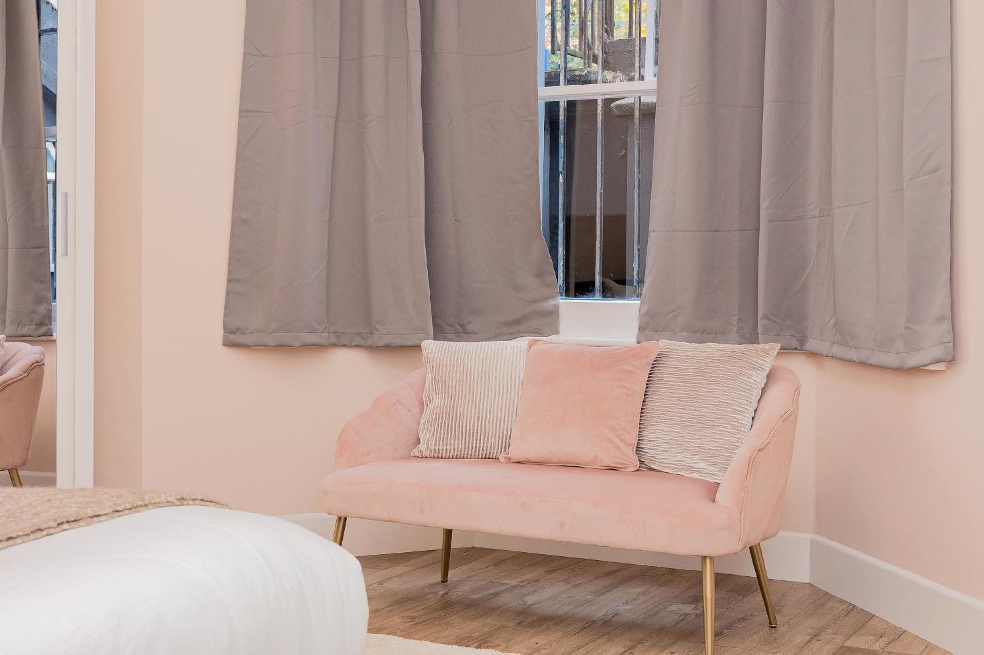 2br Flat In Kensington, 2 Mints Earl's Court Tube London