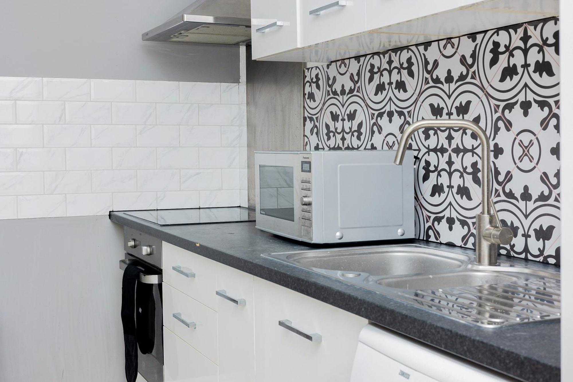 2br Flat In Kensington, 2 Mints Earl's Court Tube * London