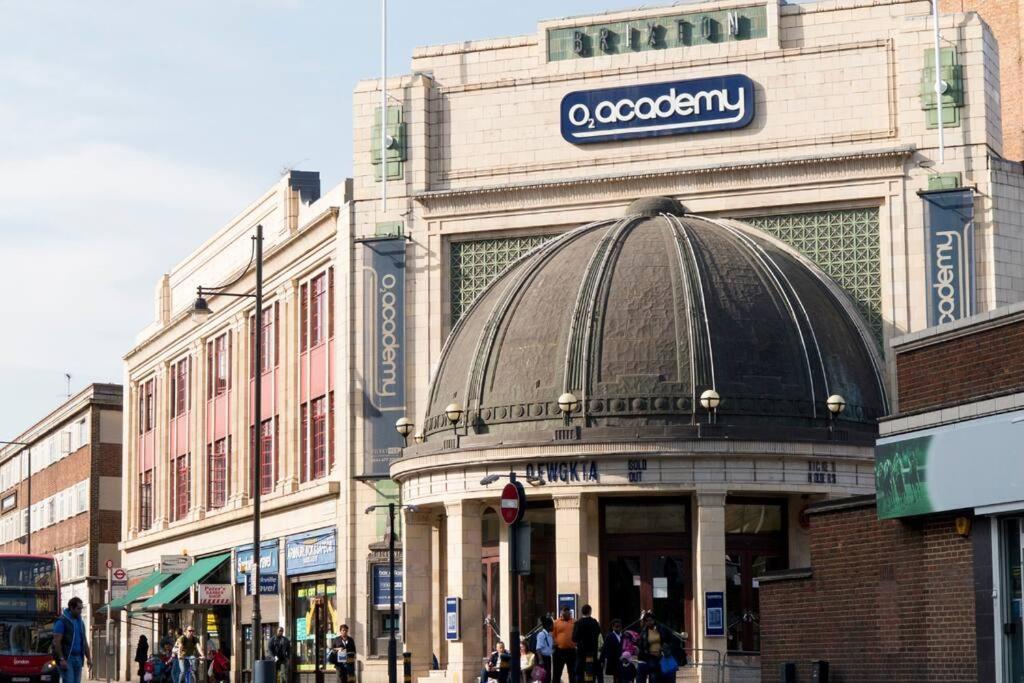 Lovely 1br With Balcony & Stunning Views In Brixton Apartment