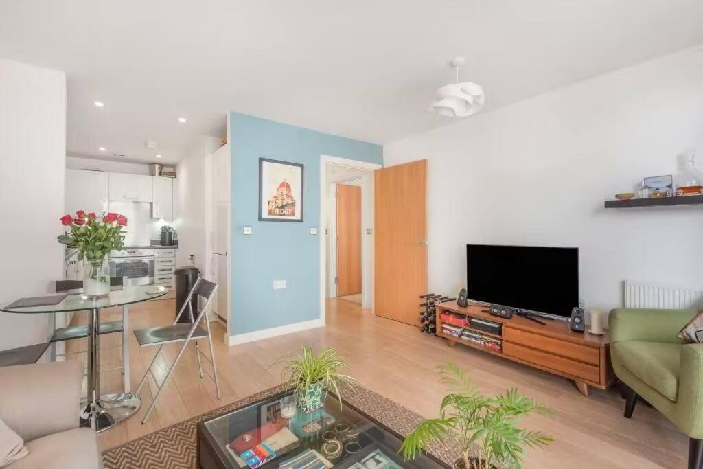 Lovely 1br With Balcony & Stunning Views In Brixton
