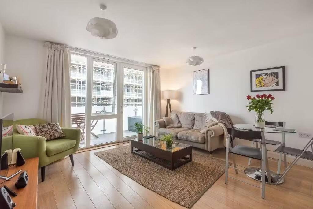 Lovely 1br With Balcony & Stunning Views In Brixton Apartment *