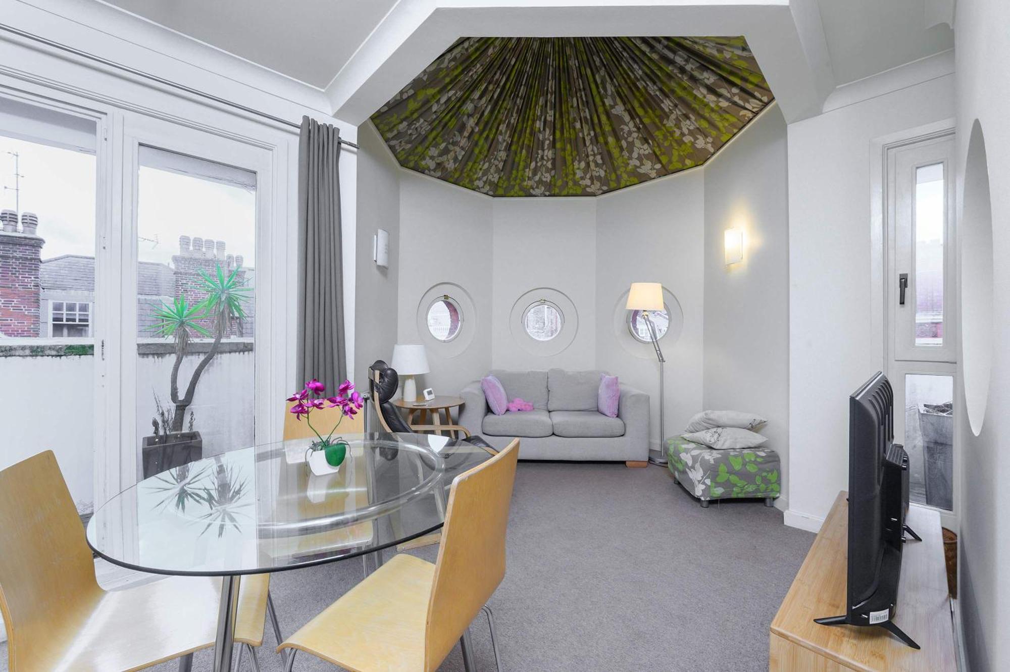 The Aristocrat - Fitzrovia - By Frankie Says * London