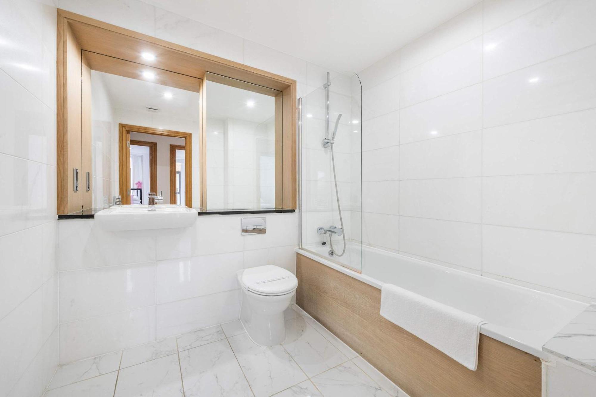 Apartment The King's - St Pancras - By Frankie Says *