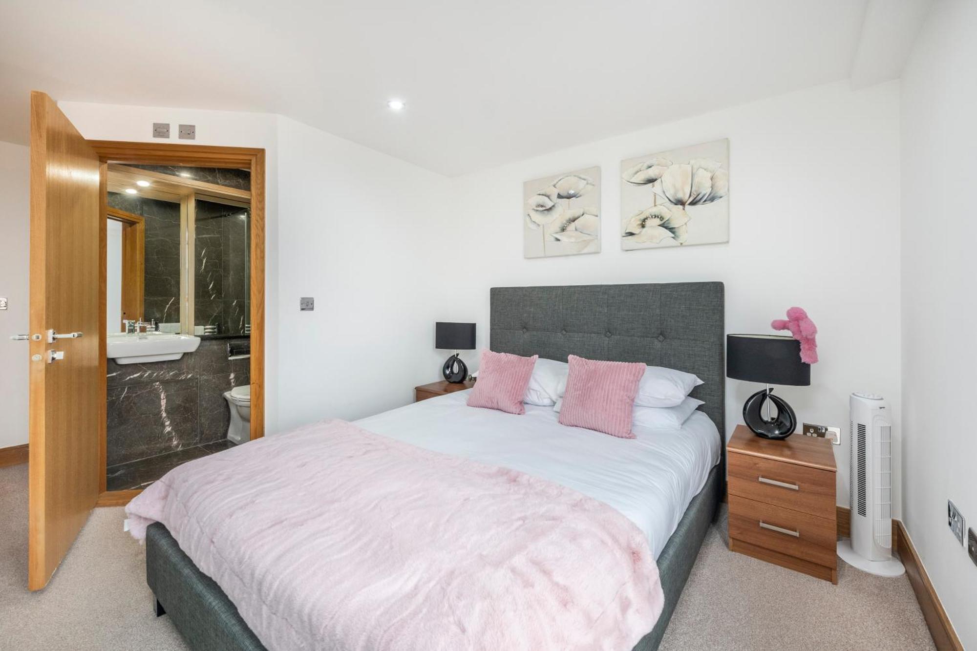 Apartment The King's - St Pancras - By Frankie Says London