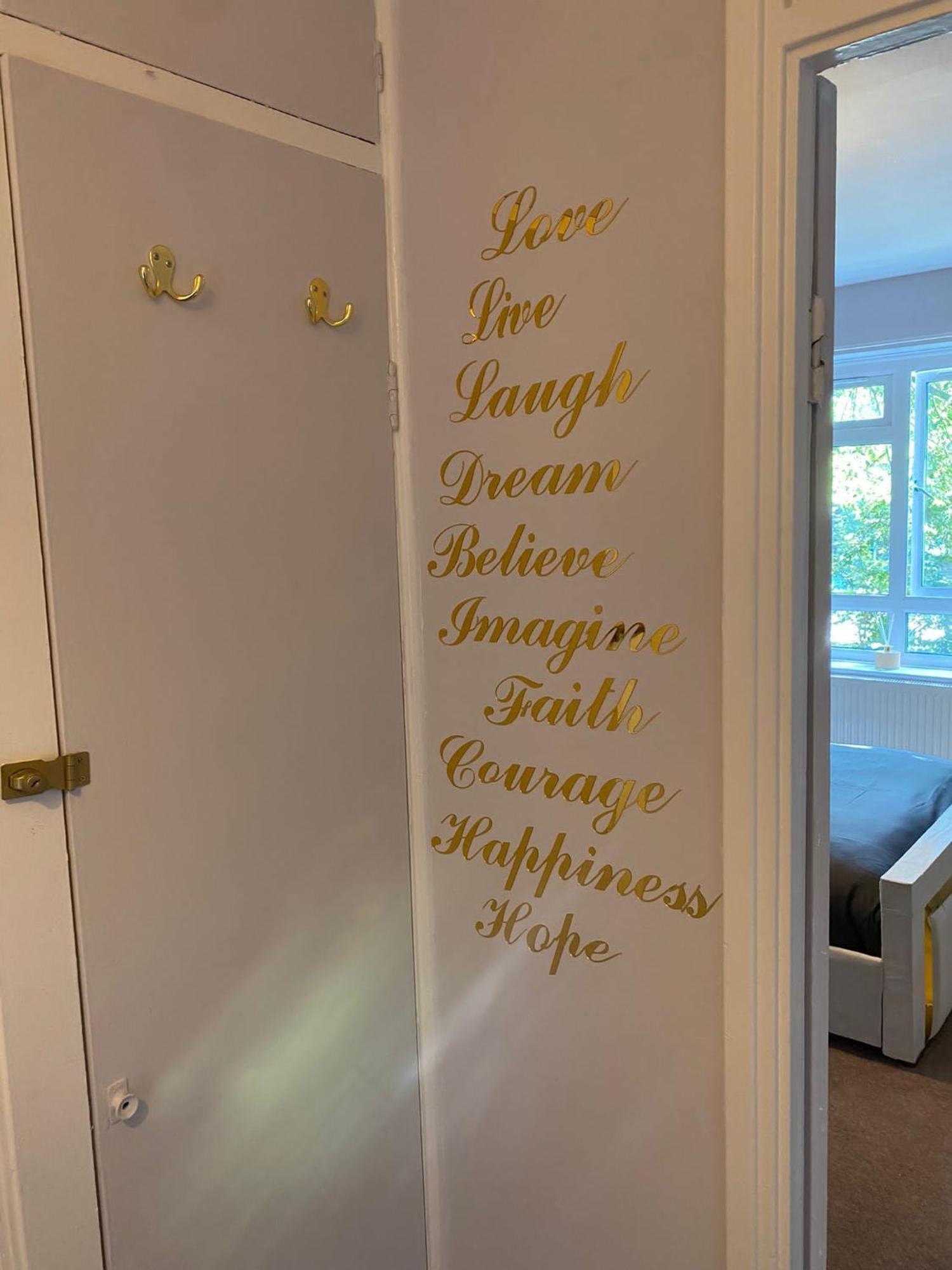 Apartment 18k From London