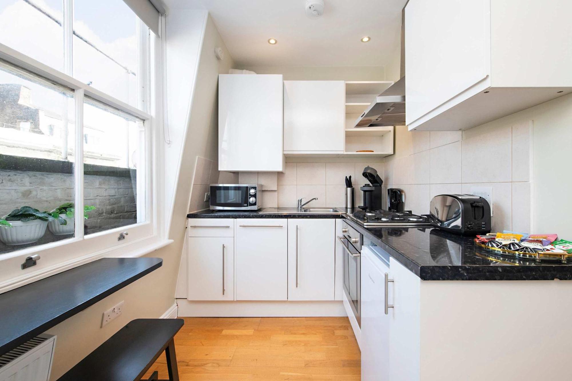 So Glamorous Pad - Fitzrovia - By Frankie Says London
