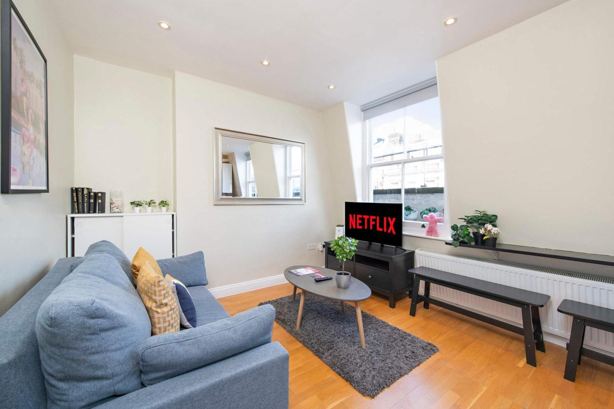 So Glamorous Pad - Fitzrovia - By Frankie Says Apartment London