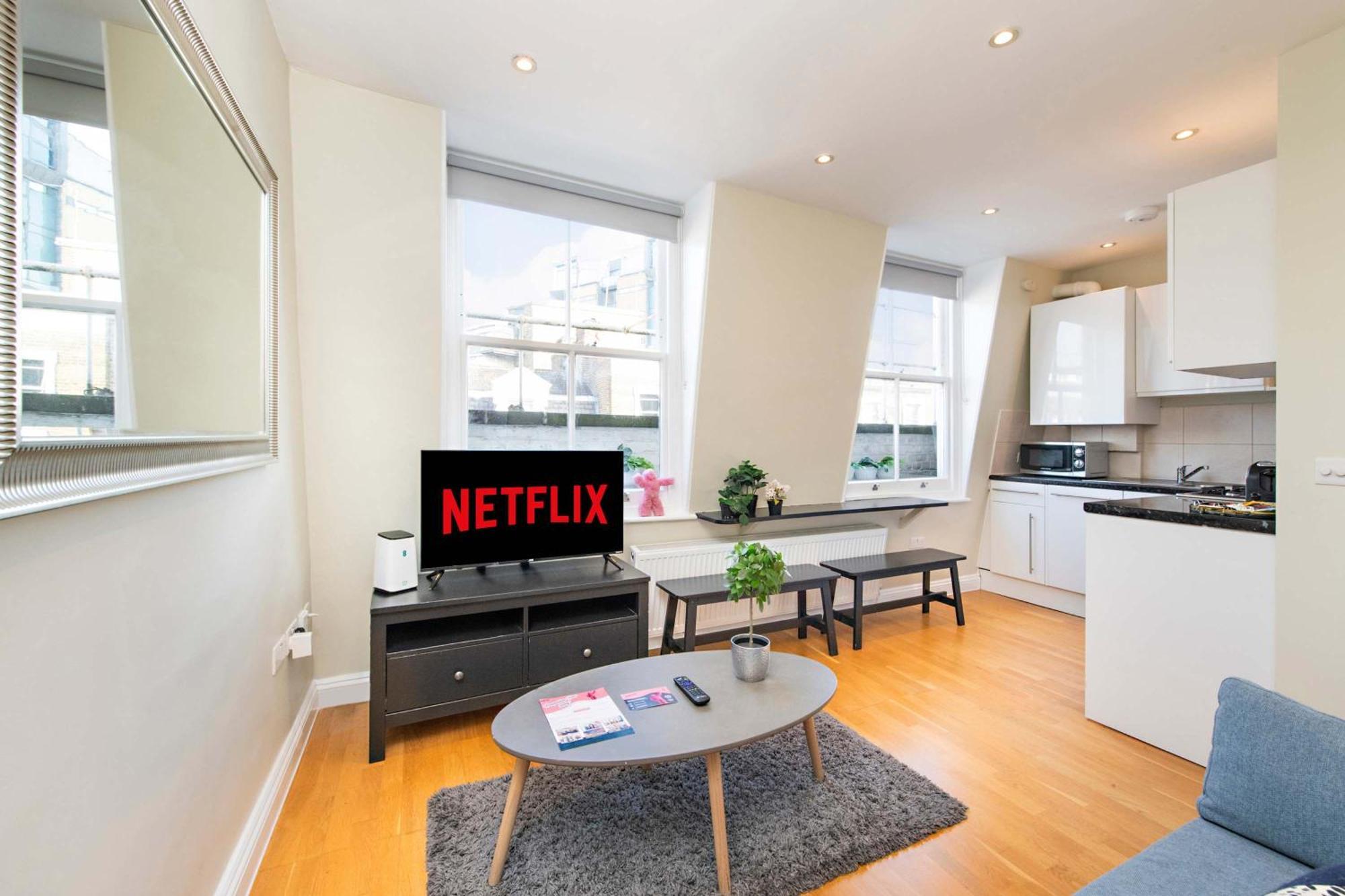 So Glamorous Pad - Fitzrovia - By Frankie Says Apartment *