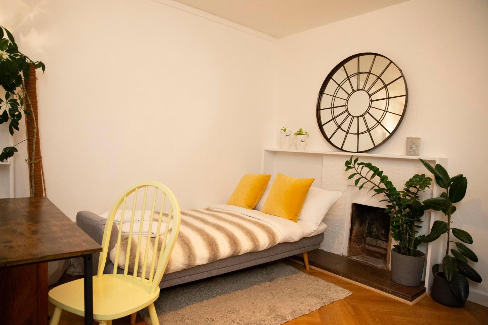Sunny, Cosy And Central Near Eye * London