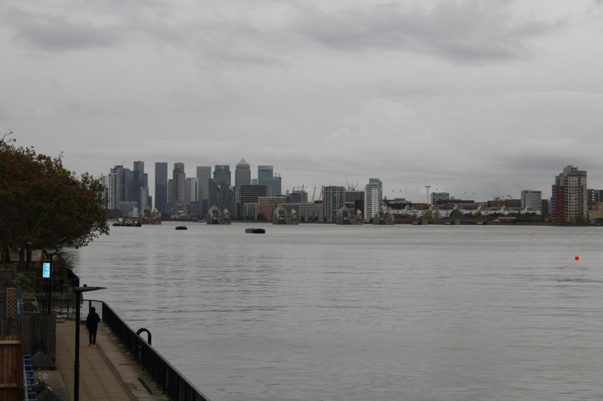 Apartment Amazing River View 2 Bedroom Apartment, Sleeps 6 , Balcony And Parking *