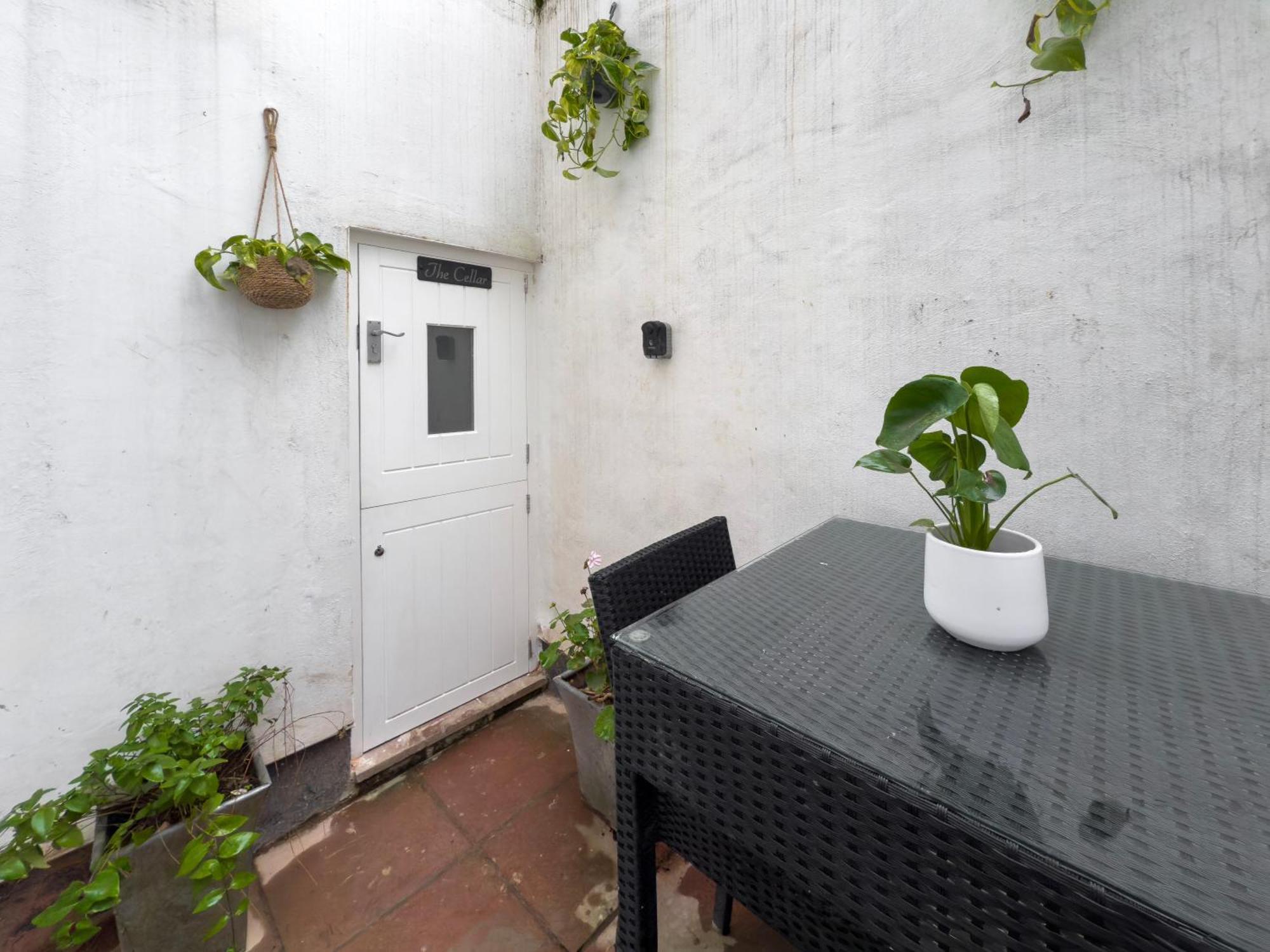 The Cellar Apartment *