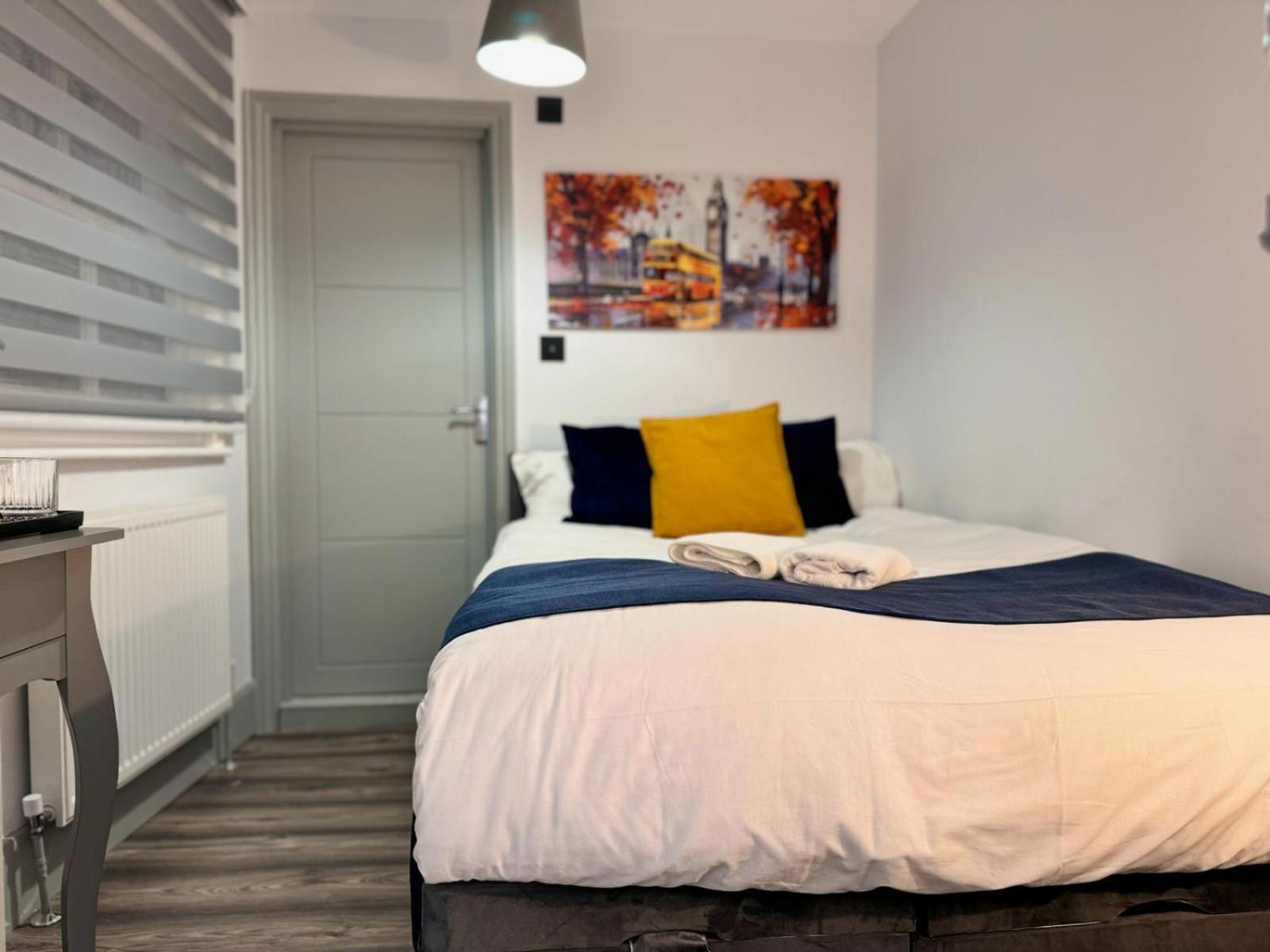 Camden Luxury Flats And En-suit * London